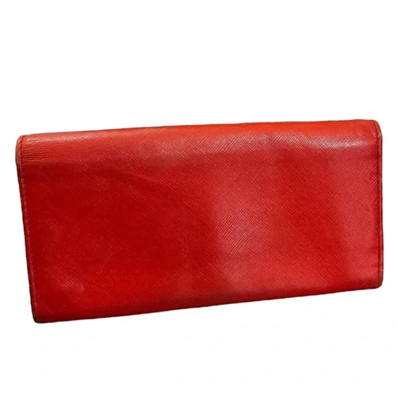 【送料&関税込】Salvatore Ferragamo Wallets Camel Ferragamo Camel Ostrich Wallet | Consign of the Times ™
